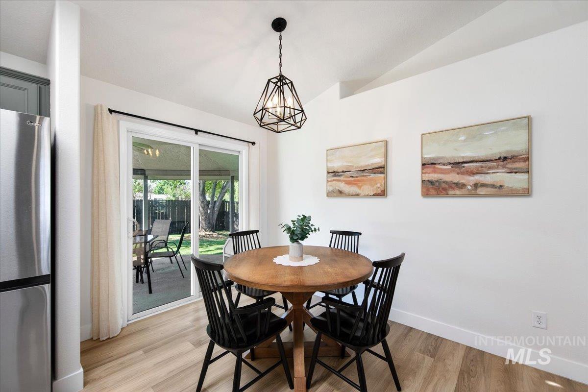 637 E Willow Brook Dr., Meridian, Idaho 83646, 3 Bedrooms, 2 Bathrooms, Residential For Sale, Price $427,000, 98986128