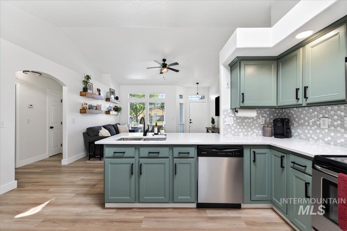 637 E Willow Brook Dr., Meridian, Idaho 83646, 3 Bedrooms, 2 Bathrooms, Residential For Sale, Price $427,000, 98986128