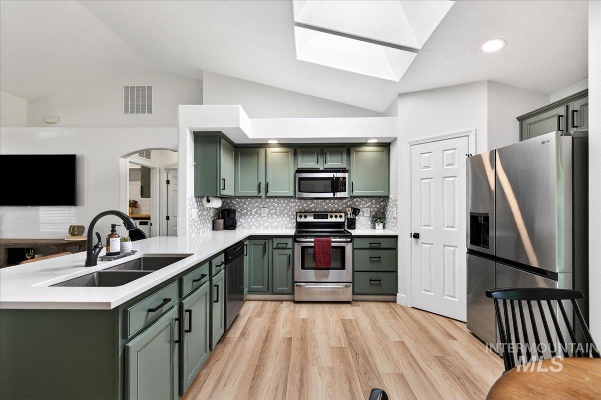 637 E Willow Brook Dr., Meridian, Idaho 83646, 3 Bedrooms, 2 Bathrooms, Residential For Sale, Price $427,000, 98986128