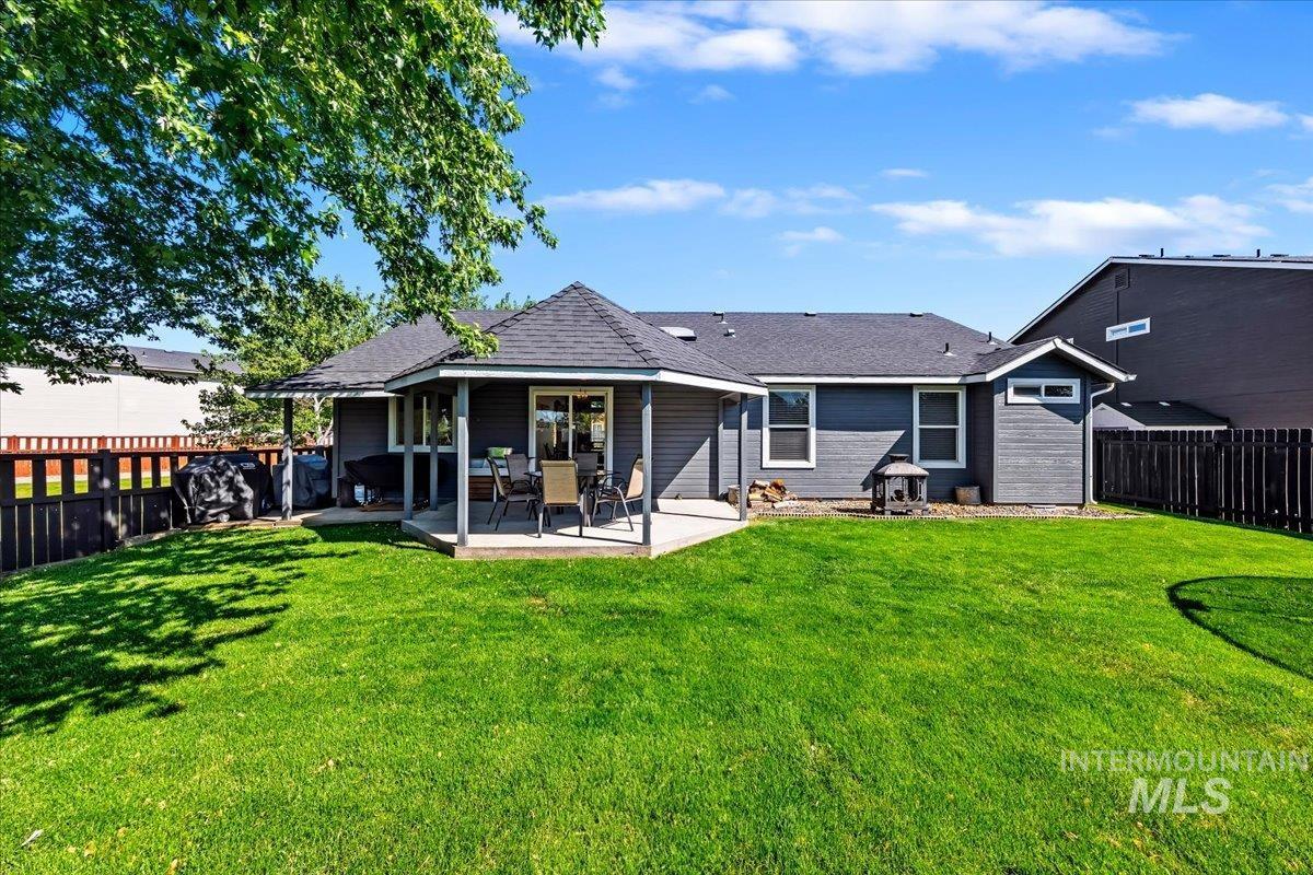 637 E Willow Brook Dr., Meridian, Idaho 83646, 3 Bedrooms, 2 Bathrooms, Residential For Sale, Price $427,000, 98986128