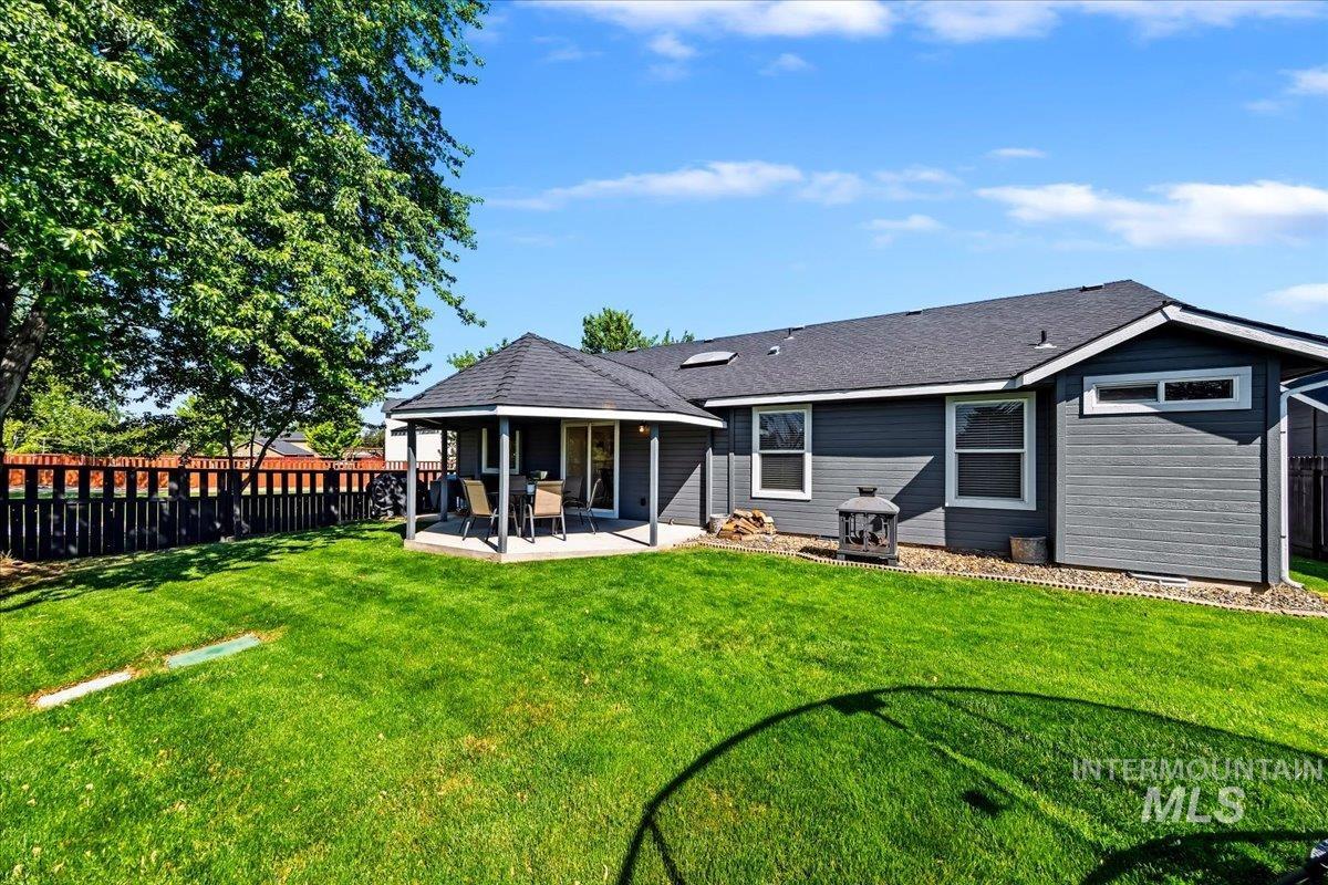 637 E Willow Brook Dr., Meridian, Idaho 83646, 3 Bedrooms, 2 Bathrooms, Residential For Sale, Price $427,000, 98986128