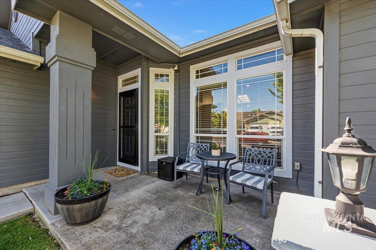 637 E Willow Brook Dr., Meridian, Idaho 83646, 3 Bedrooms, 2 Bathrooms, Residential For Sale, Price $427,000, 98986128