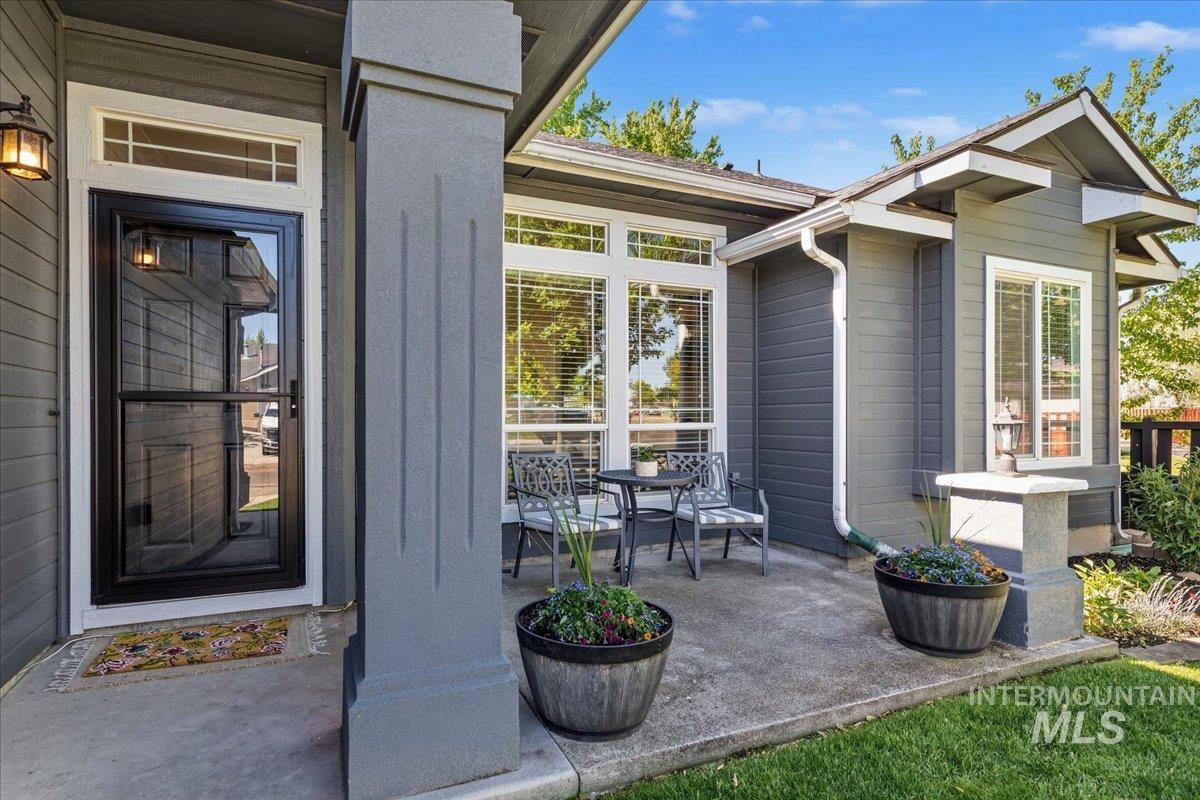 637 E Willow Brook Dr., Meridian, Idaho 83646, 3 Bedrooms, 2 Bathrooms, Residential For Sale, Price $427,000, 98986128