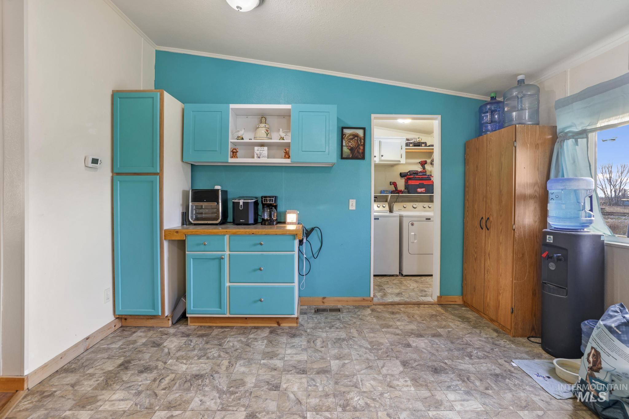89 S 860 Road West, Paul, Idaho 83347-0000, 3 Bedrooms, 2 Bathrooms, Residential For Sale, Price $320,000, 98986133