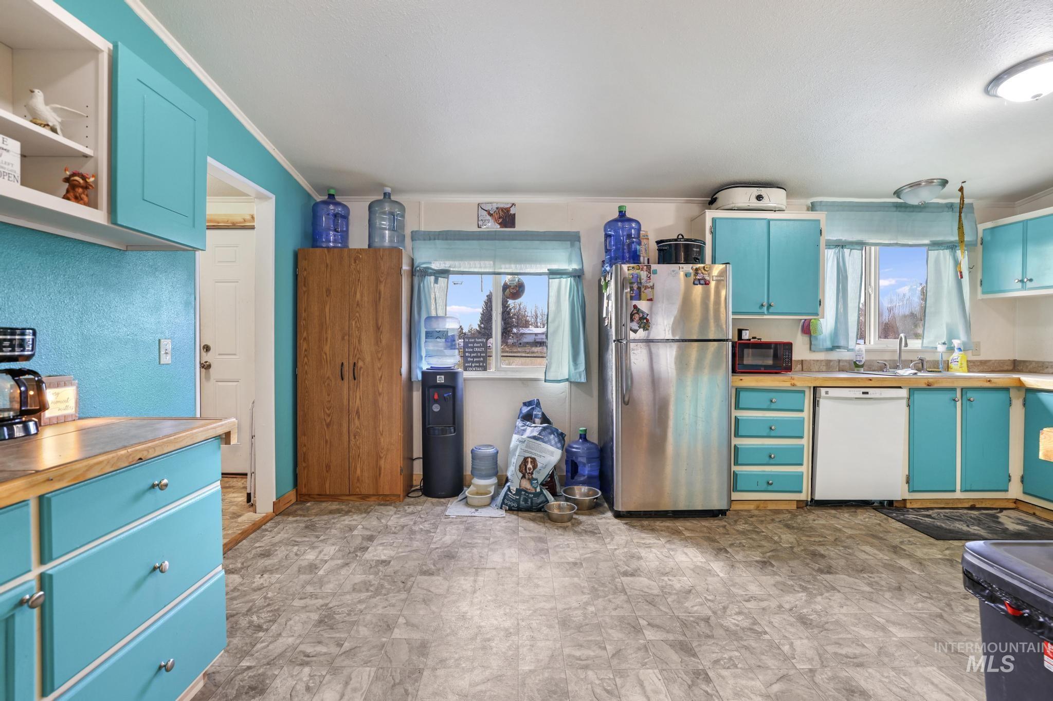89 S 860 Road West, Paul, Idaho 83347-0000, 3 Bedrooms, 2 Bathrooms, Residential For Sale, Price $320,000, 98986133