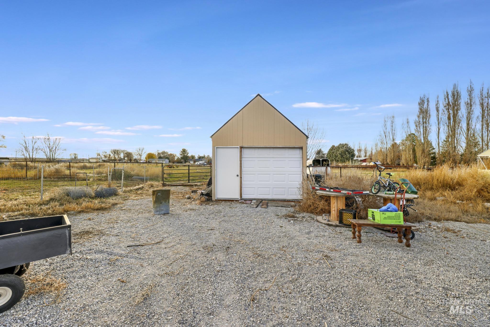 89 S 860 Road West, Paul, Idaho 83347-0000, 3 Bedrooms, 2 Bathrooms, Residential For Sale, Price $320,000, 98986133