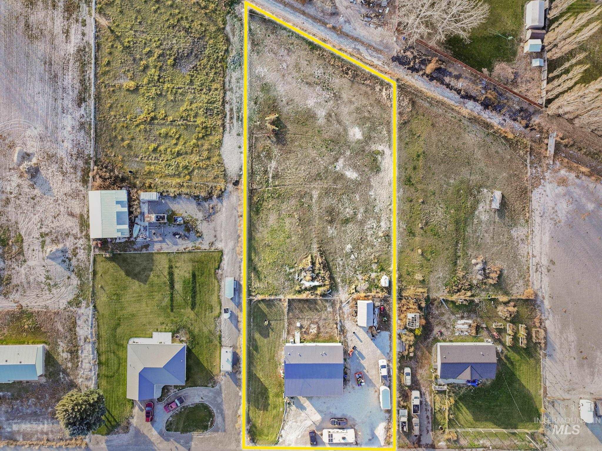 89 S 860 Road West, Paul, Idaho 83347-0000, 3 Bedrooms, 2 Bathrooms, Residential For Sale, Price $320,000, 98986133