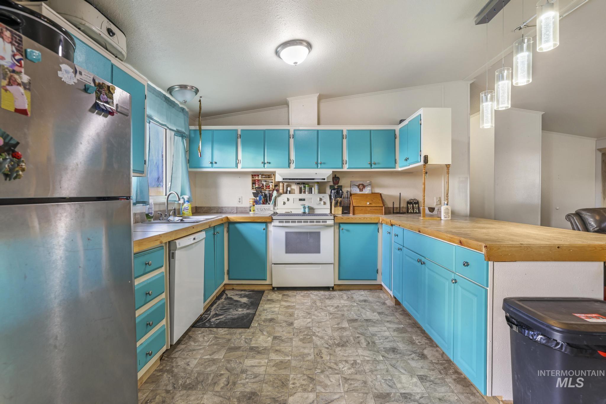 89 S 860 Road West, Paul, Idaho 83347-0000, 3 Bedrooms, 2 Bathrooms, Residential For Sale, Price $320,000, 98986133