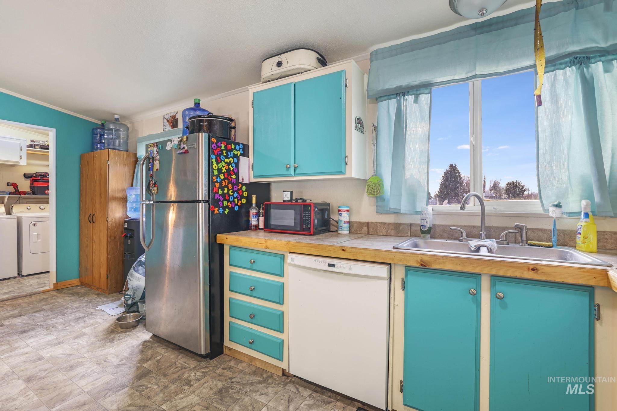 89 S 860 Road West, Paul, Idaho 83347-0000, 3 Bedrooms, 2 Bathrooms, Residential For Sale, Price $320,000, 98986133