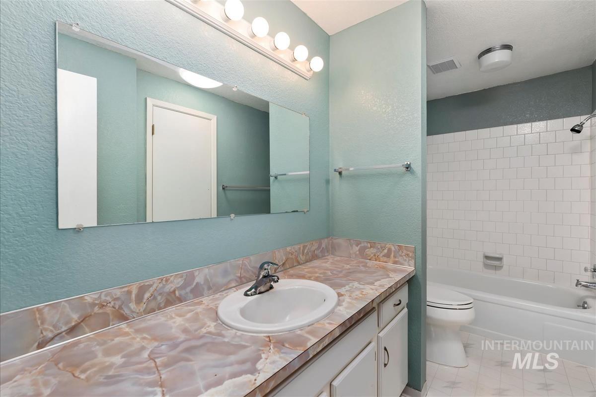 580 E Amanita St, Eagle, Idaho 83616-0000, 3 Bedrooms, 2 Bathrooms, Residential For Sale, Price $446,950,MLS 98986134