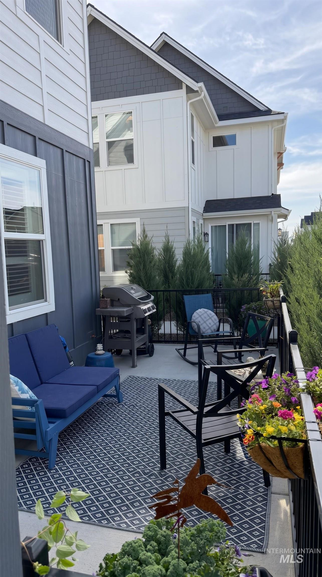 205 S Ripplerock Ln, Star, Idaho 83669, 3 Bedrooms, 3 Bathrooms, Residential For Sale, Price $395,000,MLS 98986135