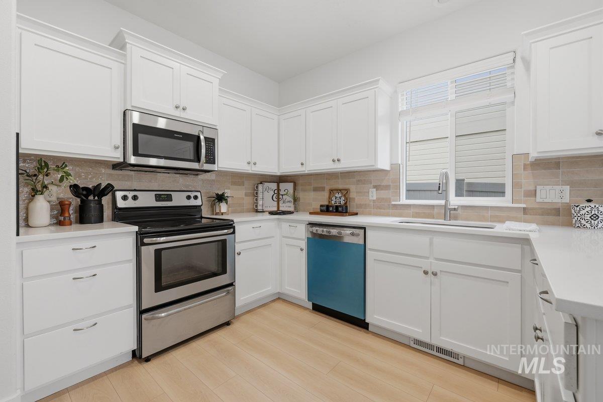 2879 Ridgebury, Meridian, Idaho 83646, 3 Bedrooms, 2.5 Bathrooms, Residential For Sale, Price $479,900,MLS 98986136