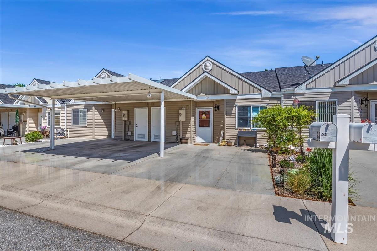 98 E Waterbury Ln, Meridian, Idaho 83646, 2 Bedrooms, 2 Bathrooms, Residential For Sale, Price $305,000, 98986138