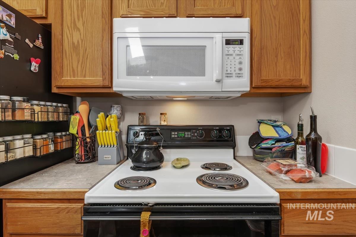 98 E Waterbury Ln, Meridian, Idaho 83646, 2 Bedrooms, 2 Bathrooms, Residential For Sale, Price $305,000, 98986138