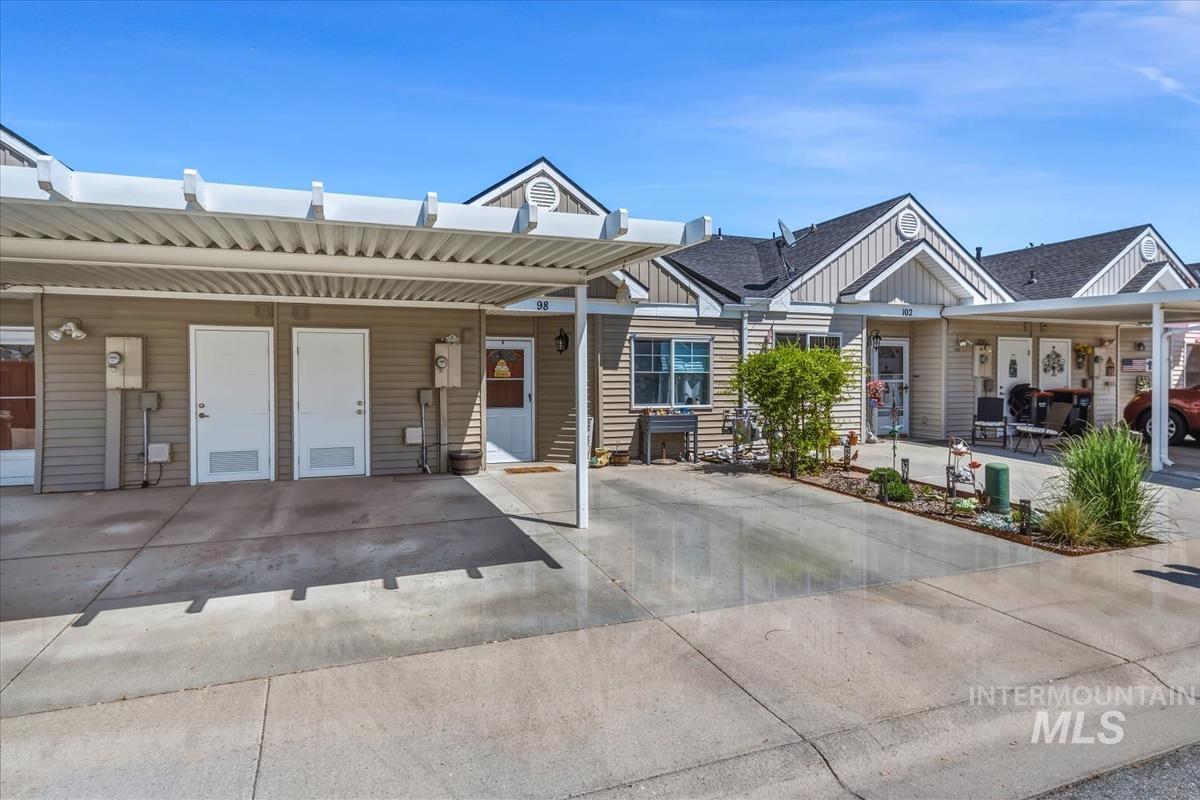 98 E Waterbury Ln, Meridian, Idaho 83646, 2 Bedrooms, 2 Bathrooms, Residential For Sale, Price $305,000, 98986138