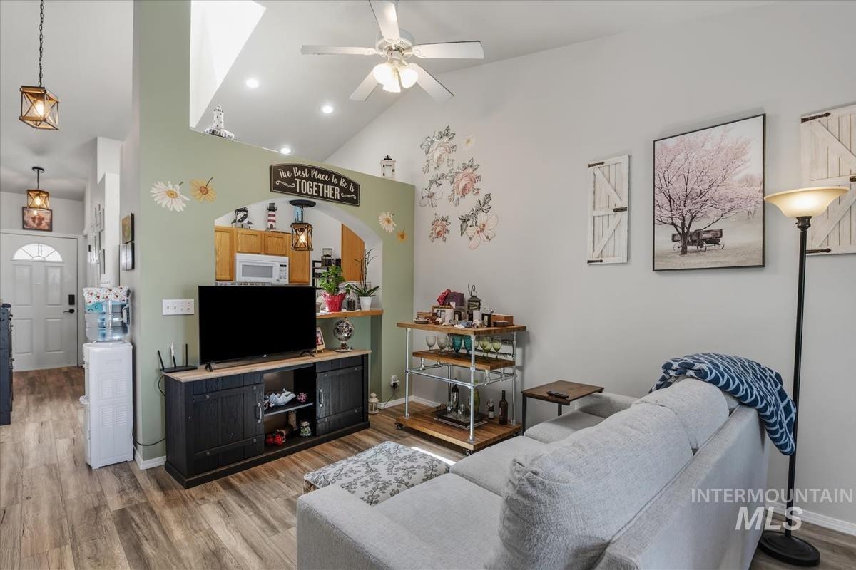 98 E Waterbury Ln, Meridian, Idaho 83646, 2 Bedrooms, 2 Bathrooms, Residential For Sale, Price $305,000, 98986138
