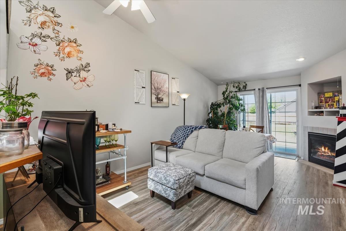 98 E Waterbury Ln, Meridian, Idaho 83646, 2 Bedrooms, 2 Bathrooms, Residential For Sale, Price $305,000, 98986138
