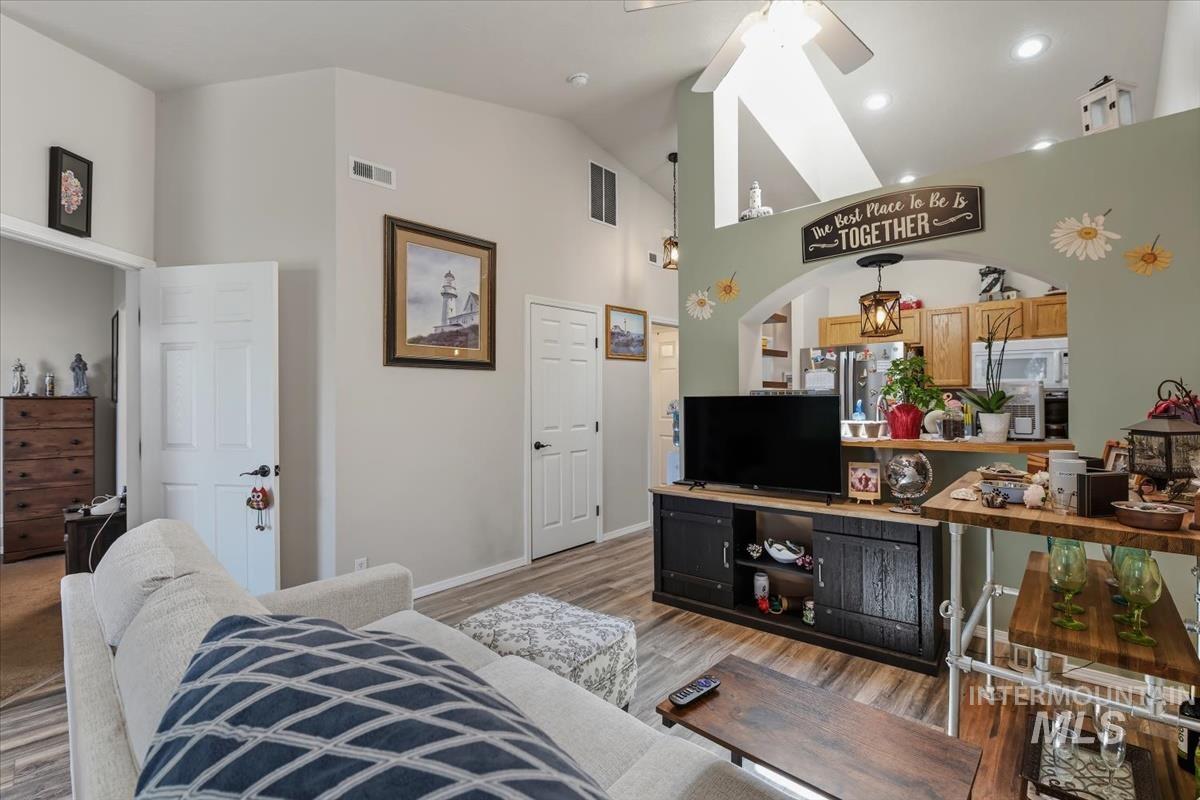 98 E Waterbury Ln, Meridian, Idaho 83646, 2 Bedrooms, 2 Bathrooms, Residential For Sale, Price $305,000, 98986138