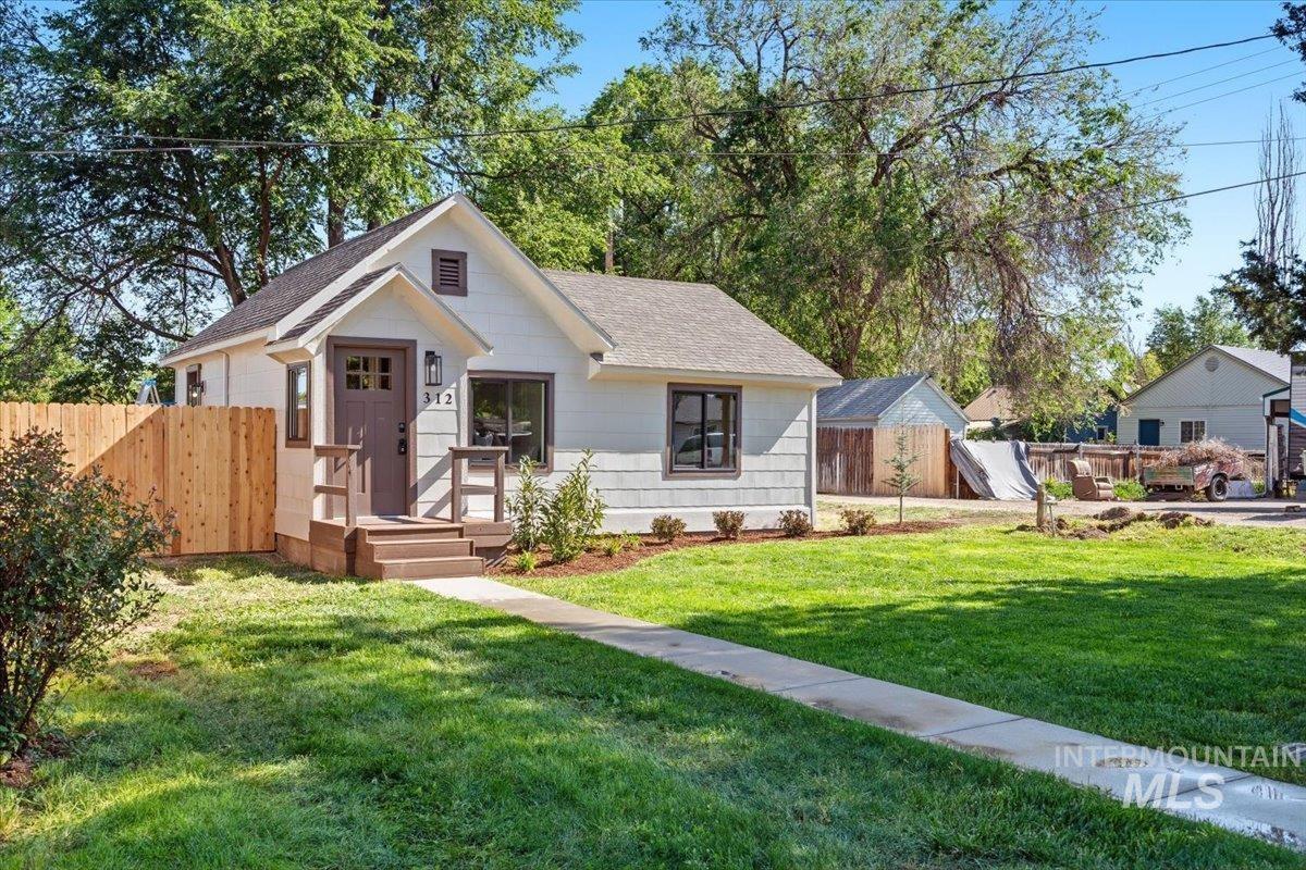 312 Sherman, Nampa, Idaho 83651, 2 Bedrooms, 1 Bathroom, Residential For Sale, Price $327,000, 98986139