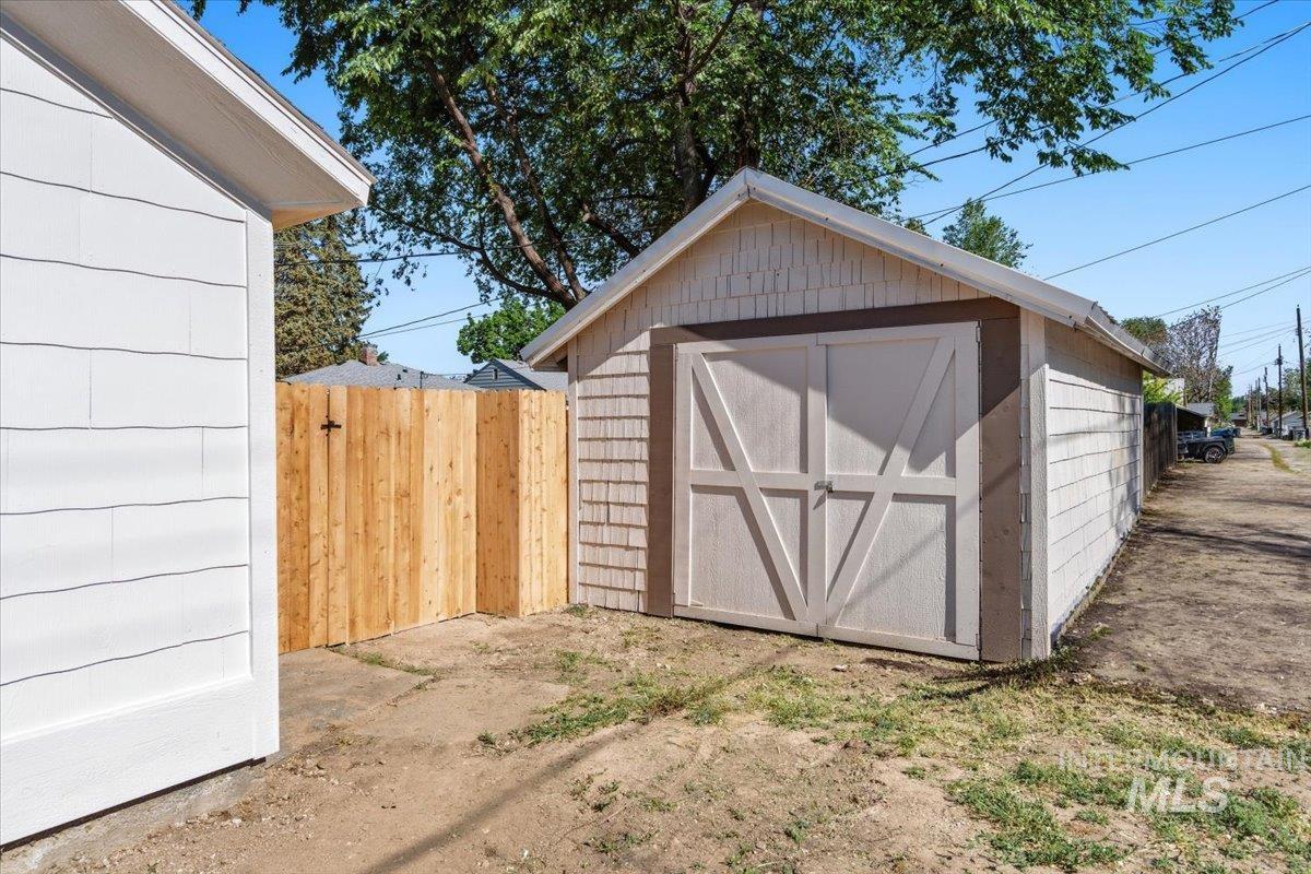 312 Sherman, Nampa, Idaho 83651, 2 Bedrooms, 1 Bathroom, Residential For Sale, Price $327,000, 98986139