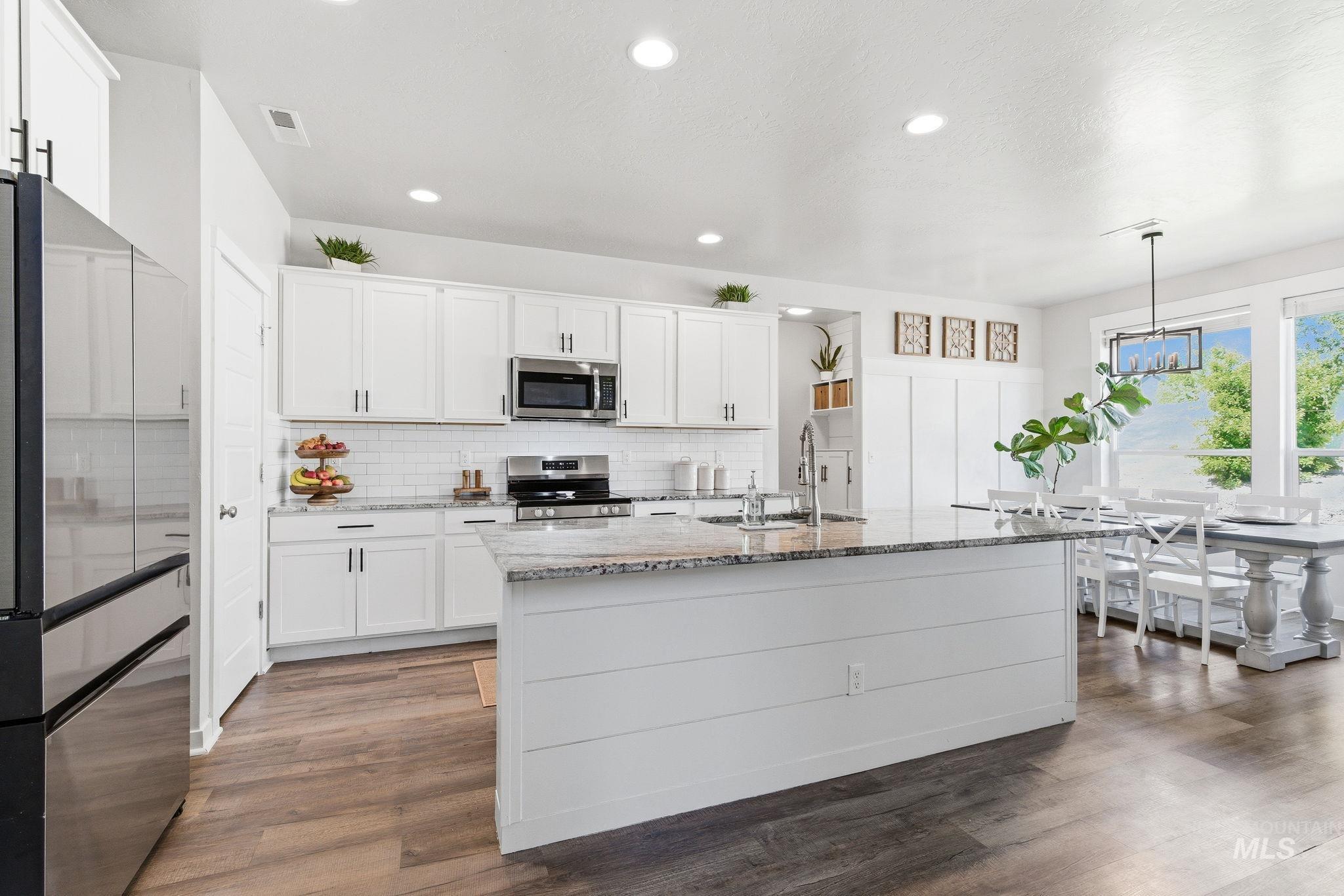 3212 S Caesar Pl, Meridian, Idaho 83642, 5 Bedrooms, 2.5 Bathrooms, Residential For Sale, Price $589,900, 98986141