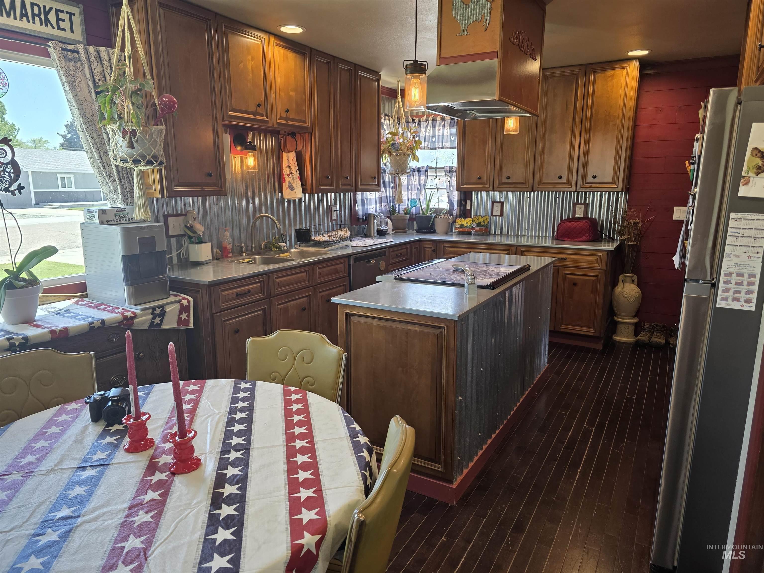 811 S Florence, Nampa, Idaho 83686, 4 Bedrooms, 2 Bathrooms, Residential For Sale, Price $545,000, 98986142