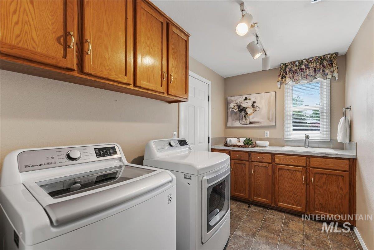 10070 Ironclad Court, Boise, Idaho 83704, 4 Bedrooms, 3 Bathrooms, Residential For Sale, Price $599,700, 98986146