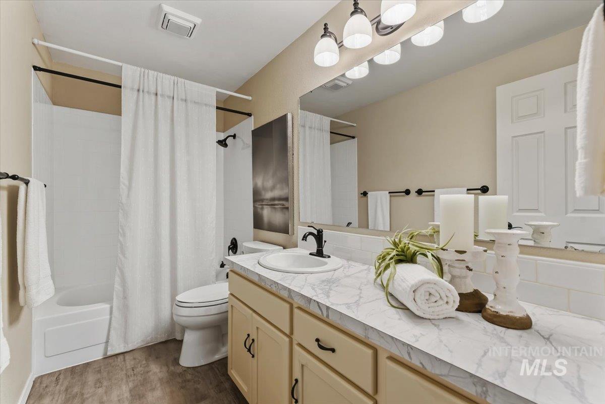 10070 Ironclad Court, Boise, Idaho 83704, 4 Bedrooms, 3 Bathrooms, Residential For Sale, Price $599,700, 98986146