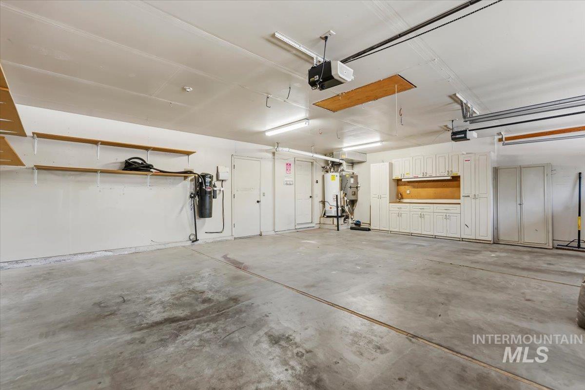 10070 Ironclad Court, Boise, Idaho 83704, 4 Bedrooms, 3 Bathrooms, Residential For Sale, Price $599,700, 98986146