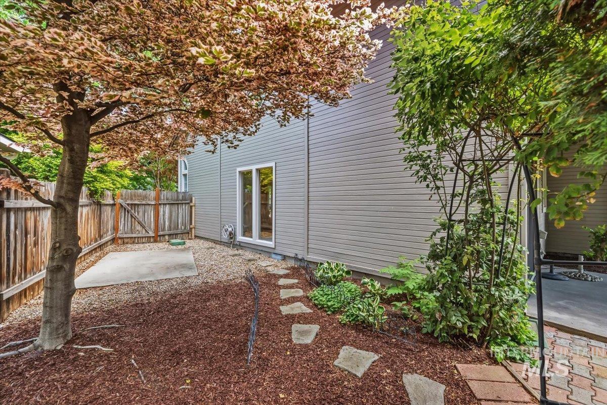 10070 Ironclad Court, Boise, Idaho 83704, 4 Bedrooms, 3 Bathrooms, Residential For Sale, Price $599,700, 98986146