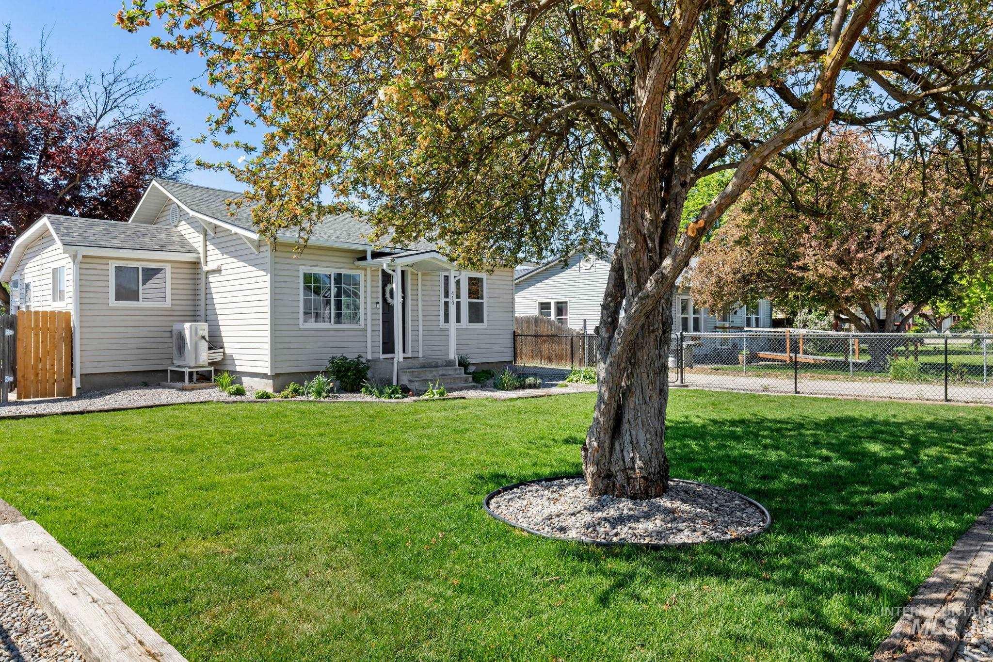 410 W 1st, Fruitland, Idaho 83619, 2 Bedrooms, 1 Bathroom, Residential For Sale, Price $329,000, 98986148