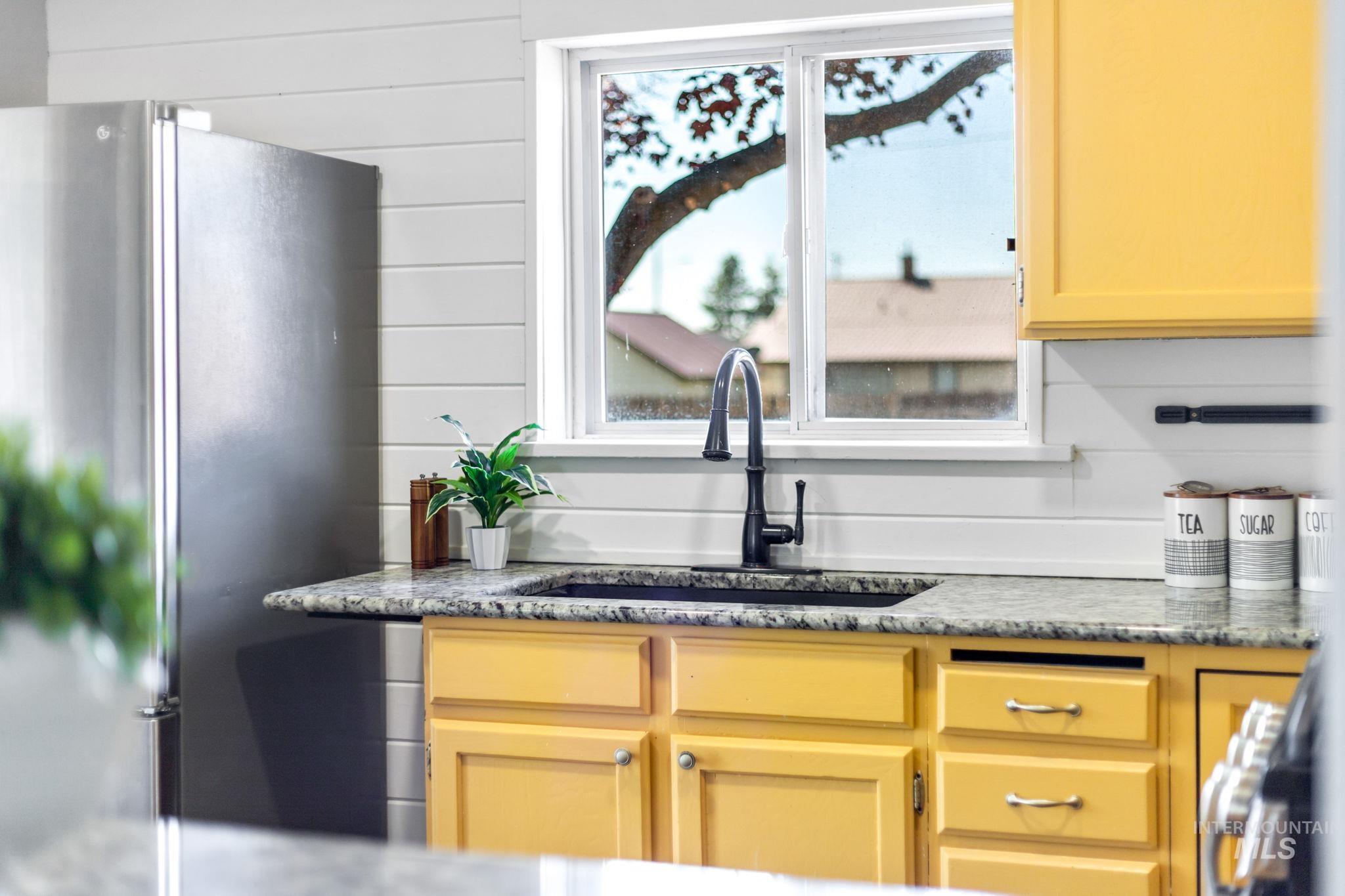 410 W 1st, Fruitland, Idaho 83619, 2 Bedrooms, 1 Bathroom, Residential For Sale, Price $329,000, 98986148