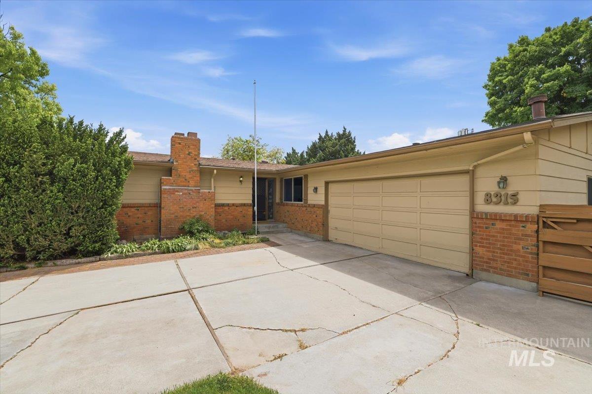 8315 W Valley View Dr, Boise, Idaho 83704, 4 Bedrooms, 2 Bathrooms, Residential For Sale, Price $600,000, 98986149
