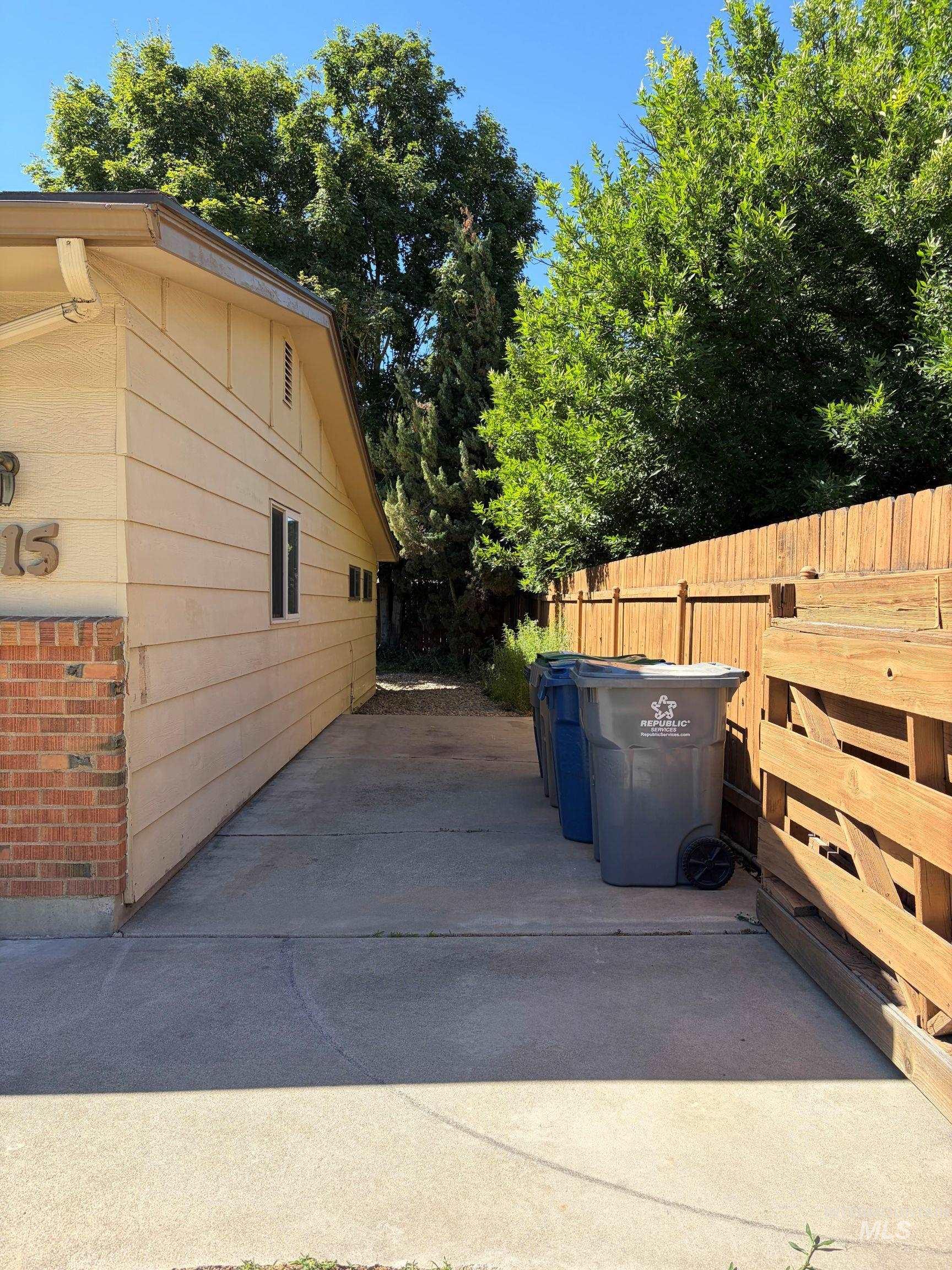 8315 W Valley View Dr, Boise, Idaho 83704, 4 Bedrooms, 2 Bathrooms, Residential For Sale, Price $570,000, 98986149