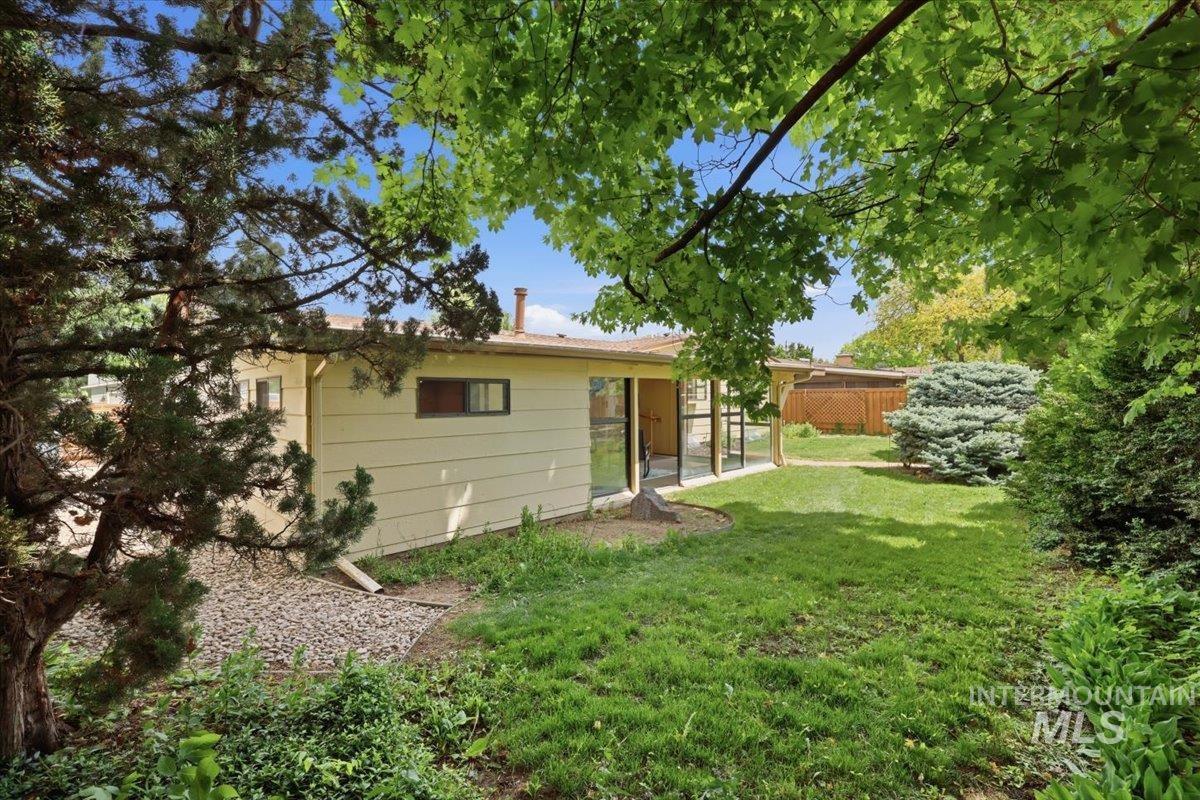 8315 W Valley View Dr, Boise, Idaho 83704, 4 Bedrooms, 2 Bathrooms, Residential For Sale, Price $600,000, 98986149