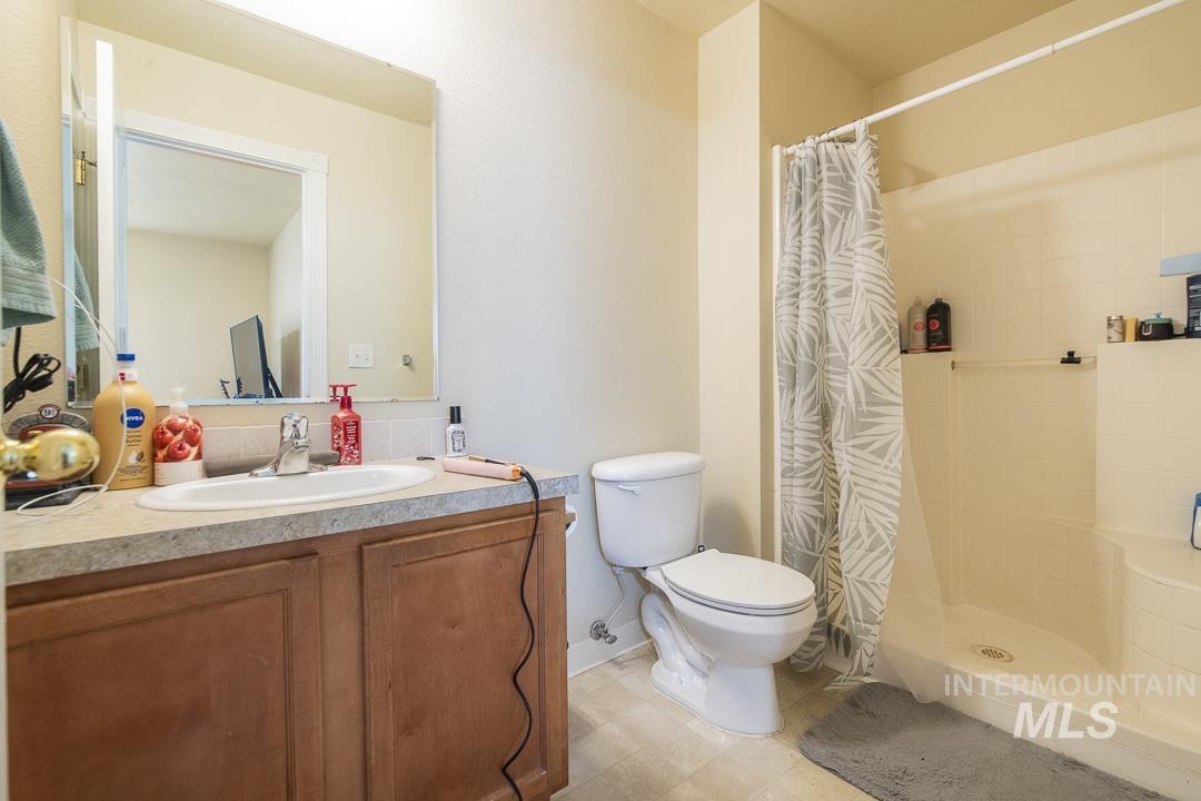 1337 N Gingham Ave, Kuna, Idaho 83634, 3 Bedrooms, 2.5 Bathrooms, Residential Income For Sale, Price $599,900, 98986154