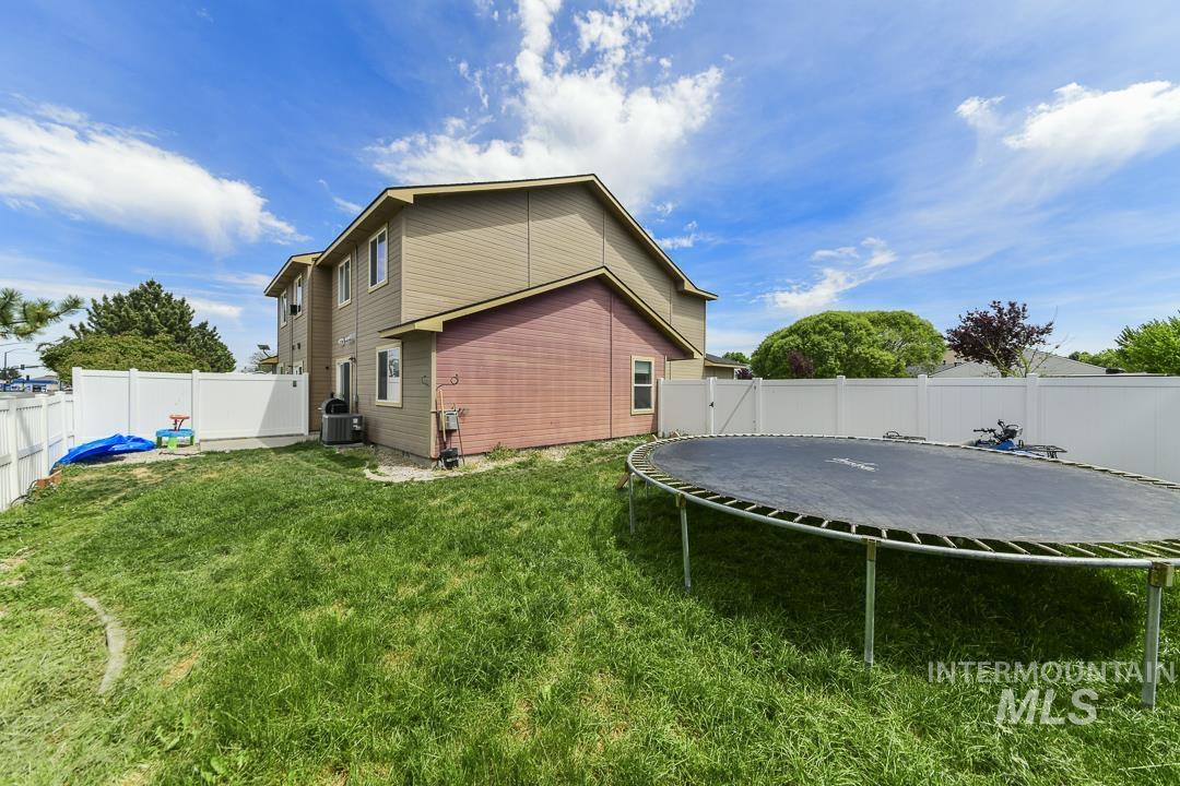 1337 N Gingham Ave, Kuna, Idaho 83634, 3 Bedrooms, 2.5 Bathrooms, Residential Income For Sale, Price $599,900, 98986154