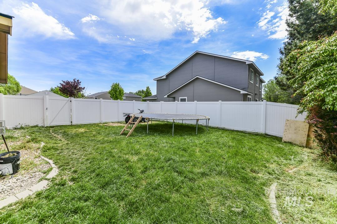 1337 N Gingham Ave, Kuna, Idaho 83634, 3 Bedrooms, 2.5 Bathrooms, Residential Income For Sale, Price $599,900, 98986154
