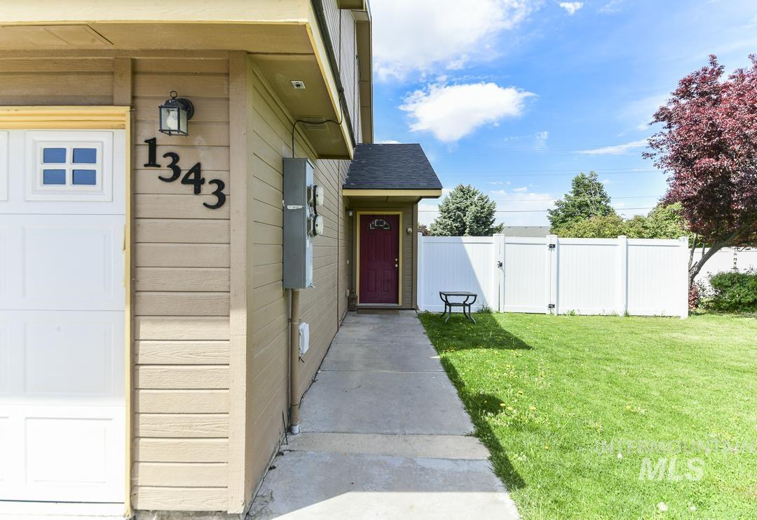 1337 N Gingham Ave, Kuna, Idaho 83634, 3 Bedrooms, 2.5 Bathrooms, Residential Income For Sale, Price $599,900, 98986154