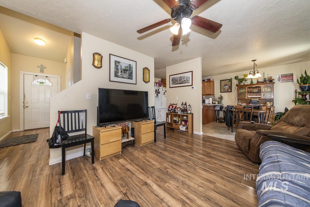 1337 N Gingham Ave, Kuna, Idaho 83634, 3 Bedrooms, 2.5 Bathrooms, Residential Income For Sale, Price $599,900, 98986154
