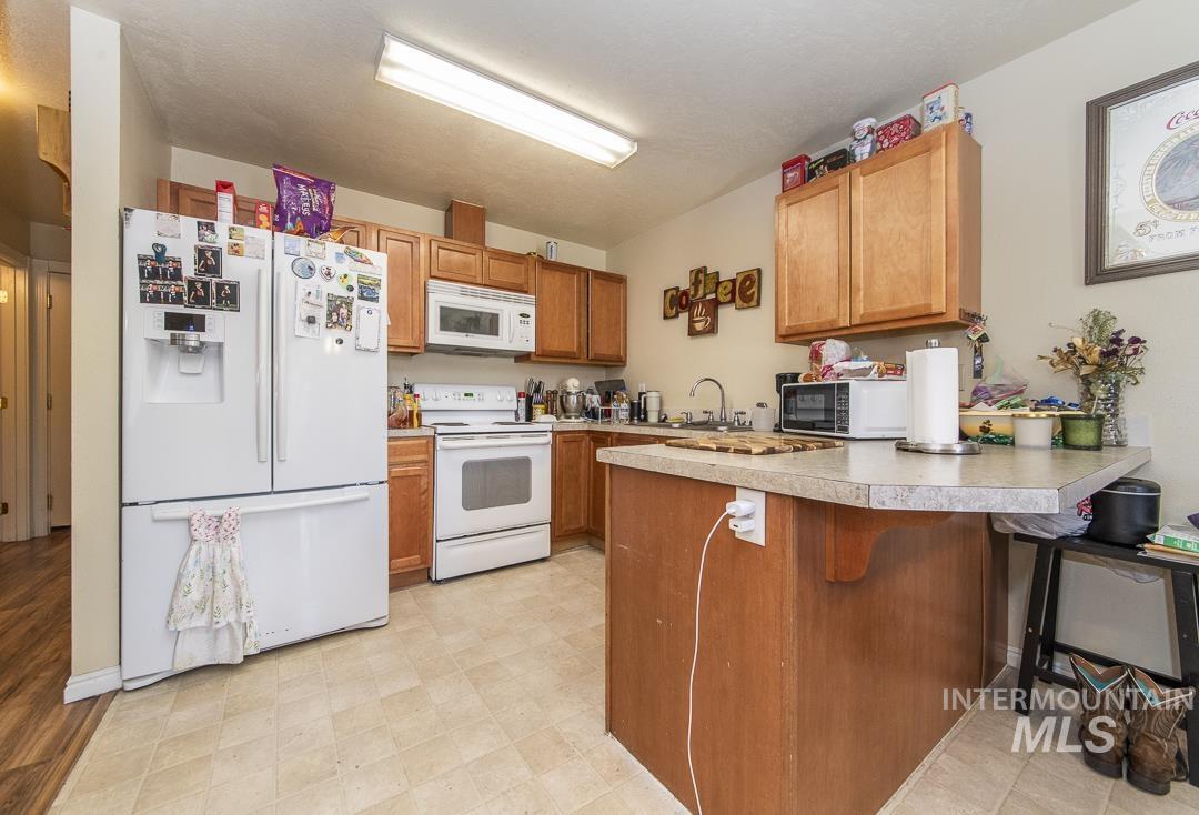1337 N Gingham Ave, Kuna, Idaho 83634, 3 Bedrooms, 2.5 Bathrooms, Residential Income For Sale, Price $599,900, 98986154