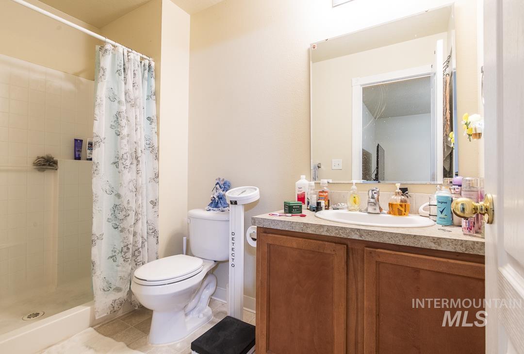 1337 N Gingham Ave, Kuna, Idaho 83634, 3 Bedrooms, 2.5 Bathrooms, Residential Income For Sale, Price $599,900, 98986154