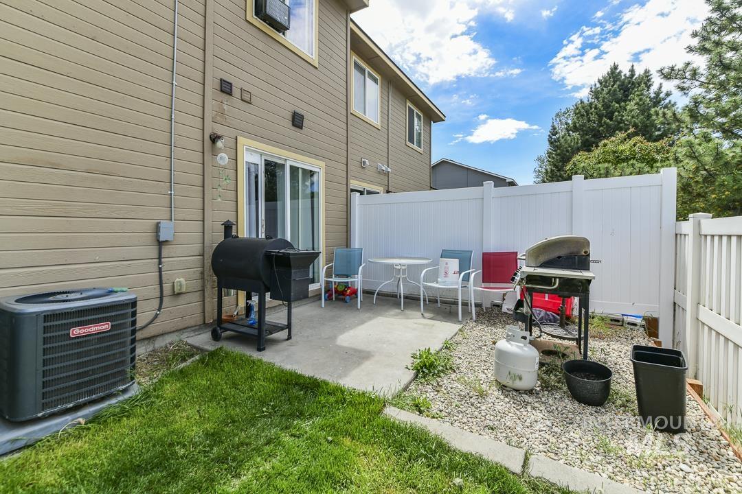 1337 N Gingham Ave, Kuna, Idaho 83634, 3 Bedrooms, 2.5 Bathrooms, Residential Income For Sale, Price $599,900, 98986154