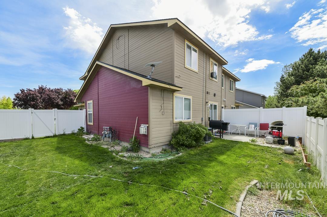 1337 N Gingham Ave, Kuna, Idaho 83634, 3 Bedrooms, 2.5 Bathrooms, Residential Income For Sale, Price $599,900, 98986154