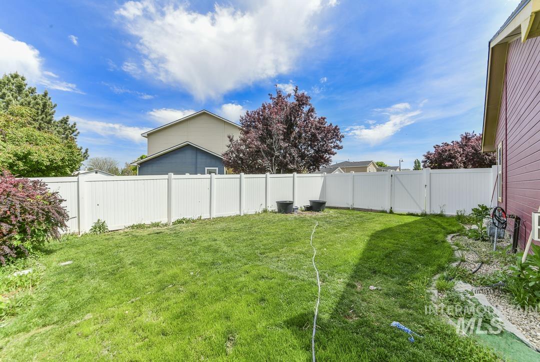 1337 N Gingham Ave, Kuna, Idaho 83634, 3 Bedrooms, 2.5 Bathrooms, Residential Income For Sale, Price $599,900, 98986154