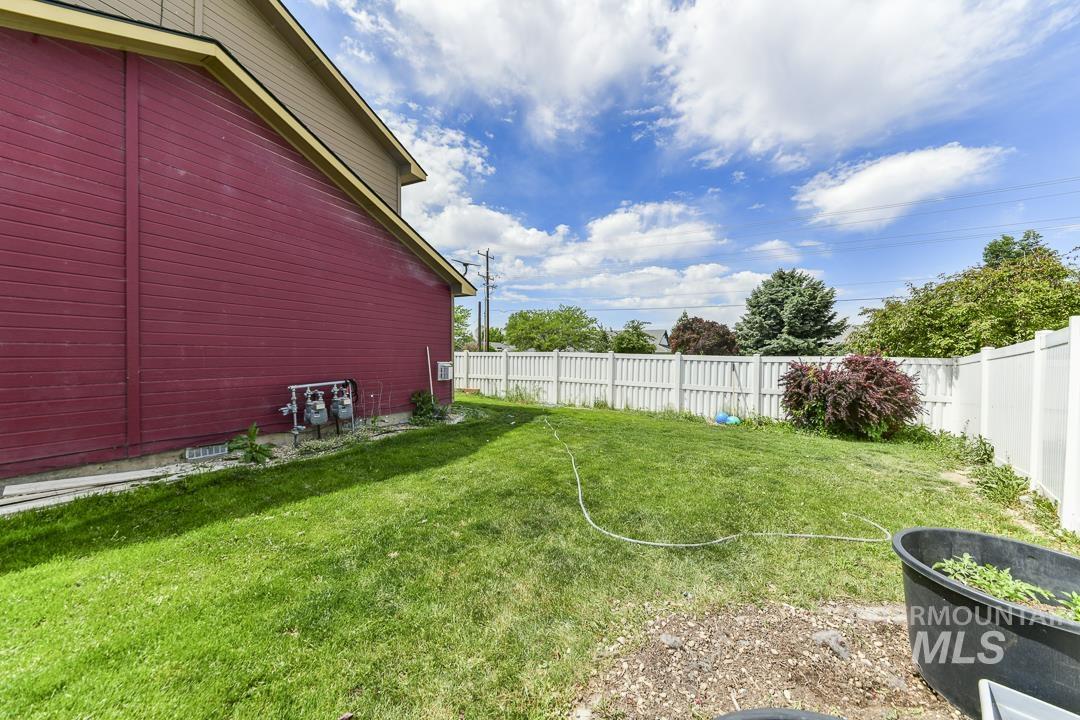 1337 N Gingham Ave, Kuna, Idaho 83634, 3 Bedrooms, 2.5 Bathrooms, Residential Income For Sale, Price $599,900, 98986154