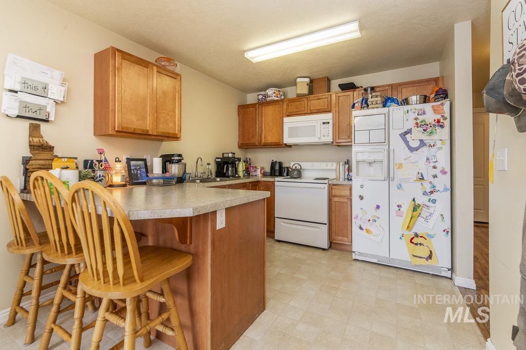 1337 N Gingham Ave, Kuna, Idaho 83634, 3 Bedrooms, 2.5 Bathrooms, Residential Income For Sale, Price $599,900, 98986154