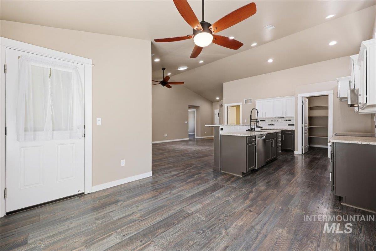 519 W Thornwood, Nampa, Idaho 83686, 3 Bedrooms, 2 Bathrooms, Residential For Sale, Price $469,900,MLS 98986155