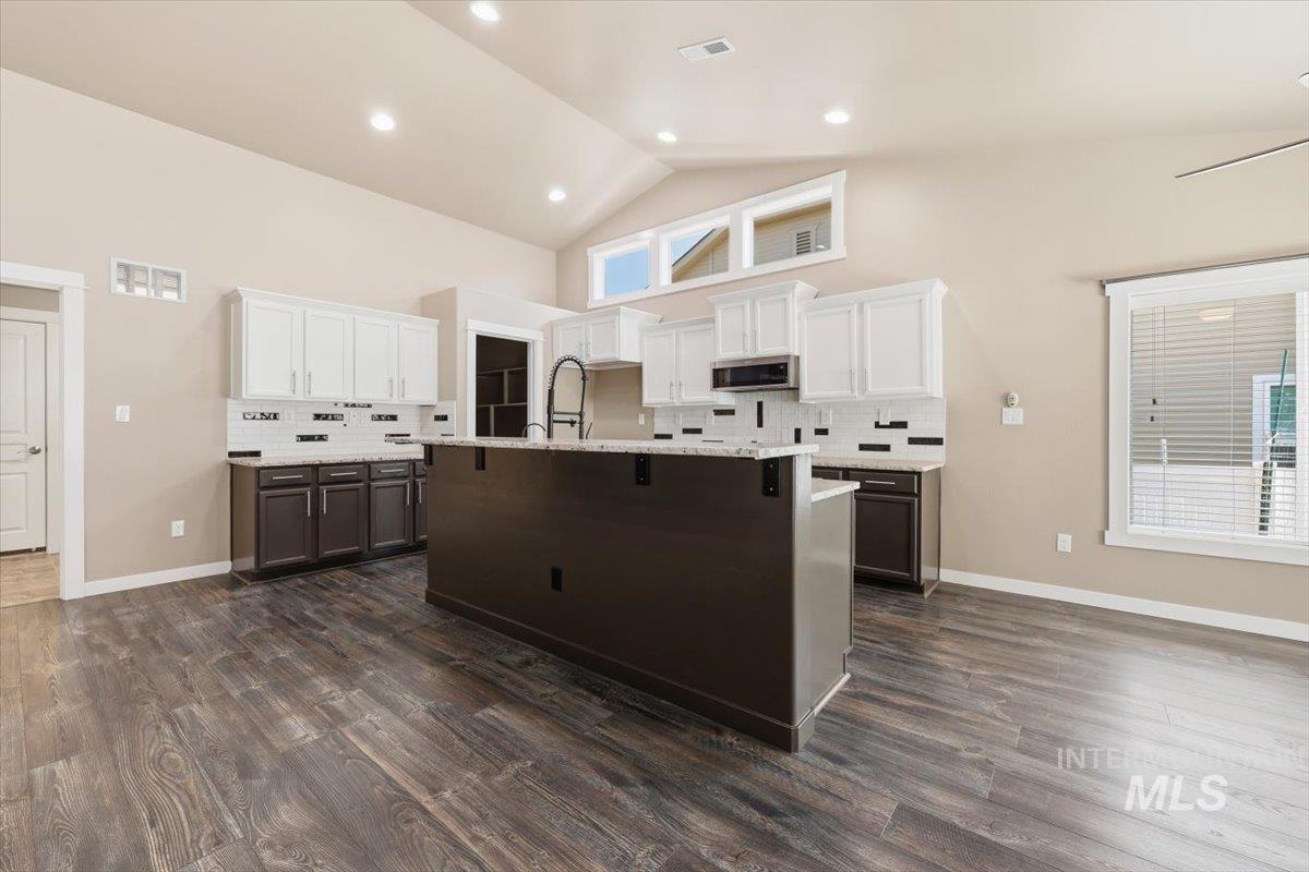 519 W Thornwood, Nampa, Idaho 83686, 3 Bedrooms, 2 Bathrooms, Residential For Sale, Price $469,900,MLS 98986155