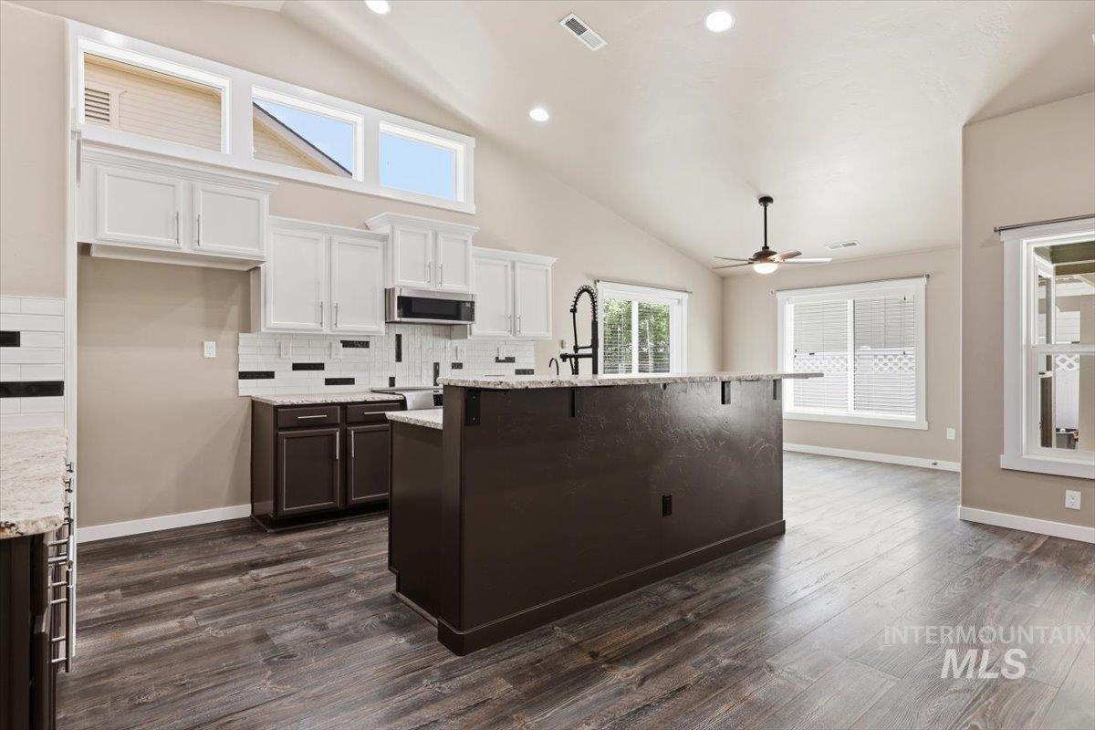 519 W Thornwood, Nampa, Idaho 83686, 3 Bedrooms, 2 Bathrooms, Residential For Sale, Price $469,900,MLS 98986155